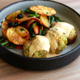 Fish cakes de pescada e ervilha com molho cremoso de milho e lima