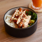 Poke Bowl de frango panado com molho satay e amendoim