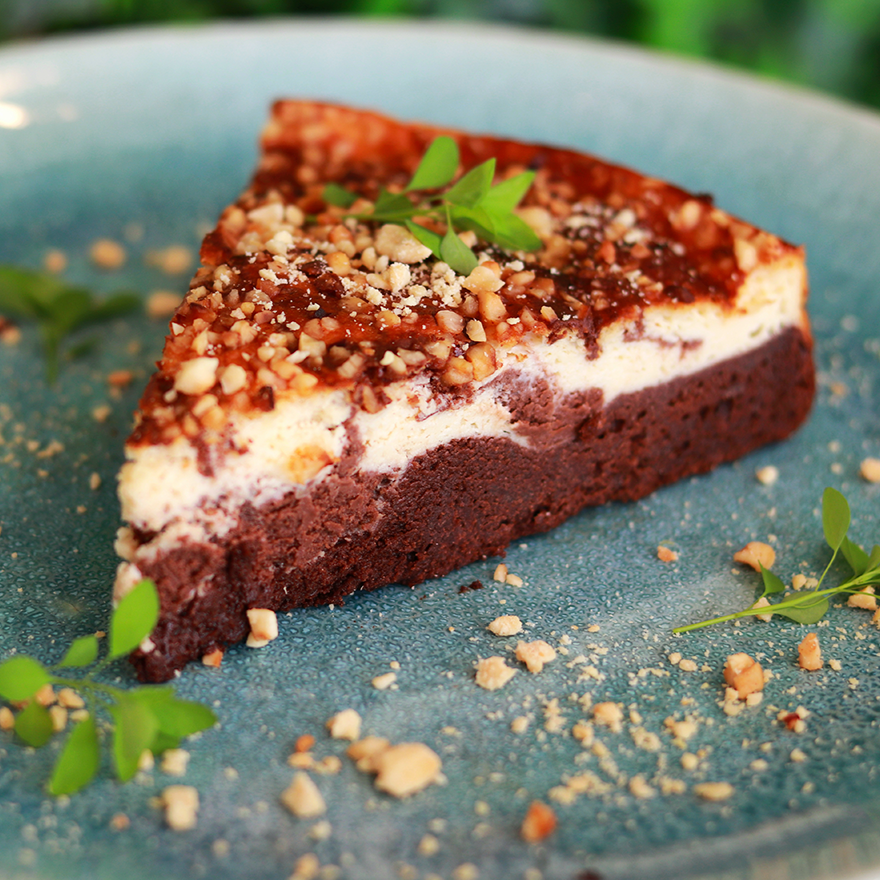 New York Cheesecake de brownie com avelã e chocolate negro 70% - sobremesa fit individual Legumes e outros Vícios
