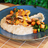 Perna de Perú com puré de feijão branco