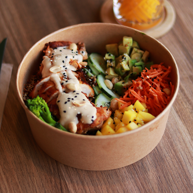 Poke Bowl Frango com molho de amendoim