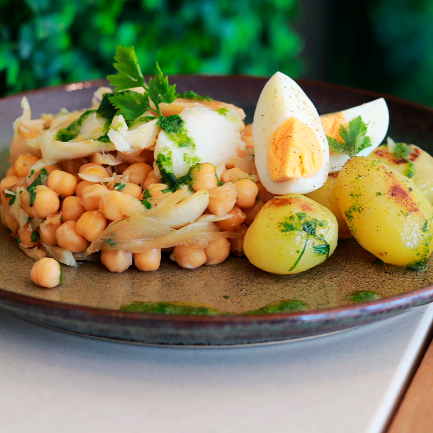 Lombo de Bacalhau com salada de grão de bico