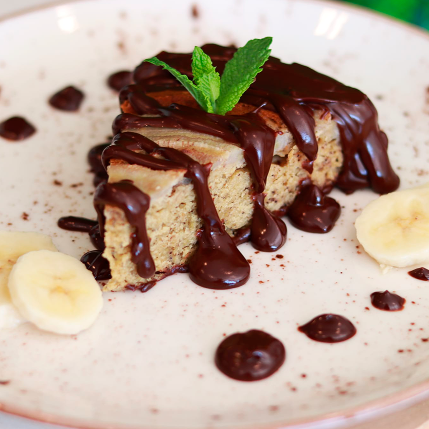 Bolo de Banana com ganache de chocolate negro