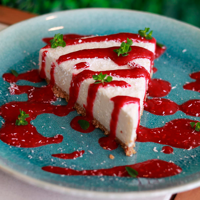 Cheesecake de Coco com coulis de Framboesa