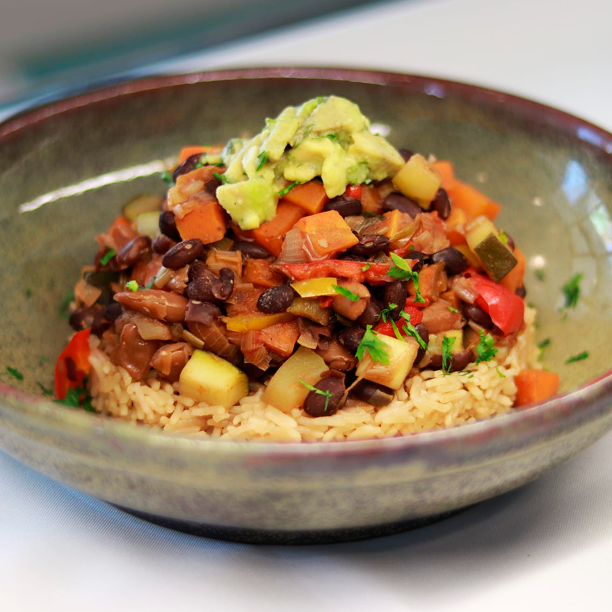 Chili de Legumes com Abacate, Lima e ervas