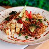 Cubinhos de Tofu com Noodles e Teriyaki