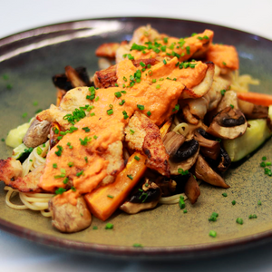 Escalopes de Peito de Perú com molho romesco