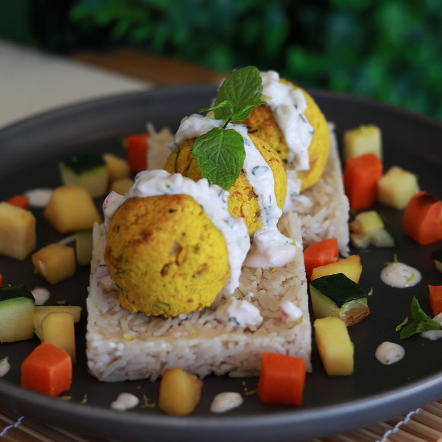 Falafel de Grão de Bico com molho Tzatziki