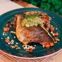 Carregar imagem no visualizador da galeria, Filete de Dourada com pesto de manjericão