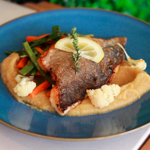 Filete de Dourada corado com tomilho e limão