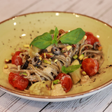 Linguine de Pesto com tomate seco, ricotta e manjericão