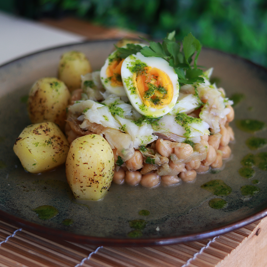Lombo de Bacalhau com salada de grão de bico