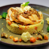 Peito de Frango corado com pesto de manjericão e tomate seco