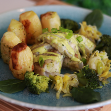 Carregar imagem no visualizador da galeria, Raia assada com emulsão de alho, salsa e cebolete