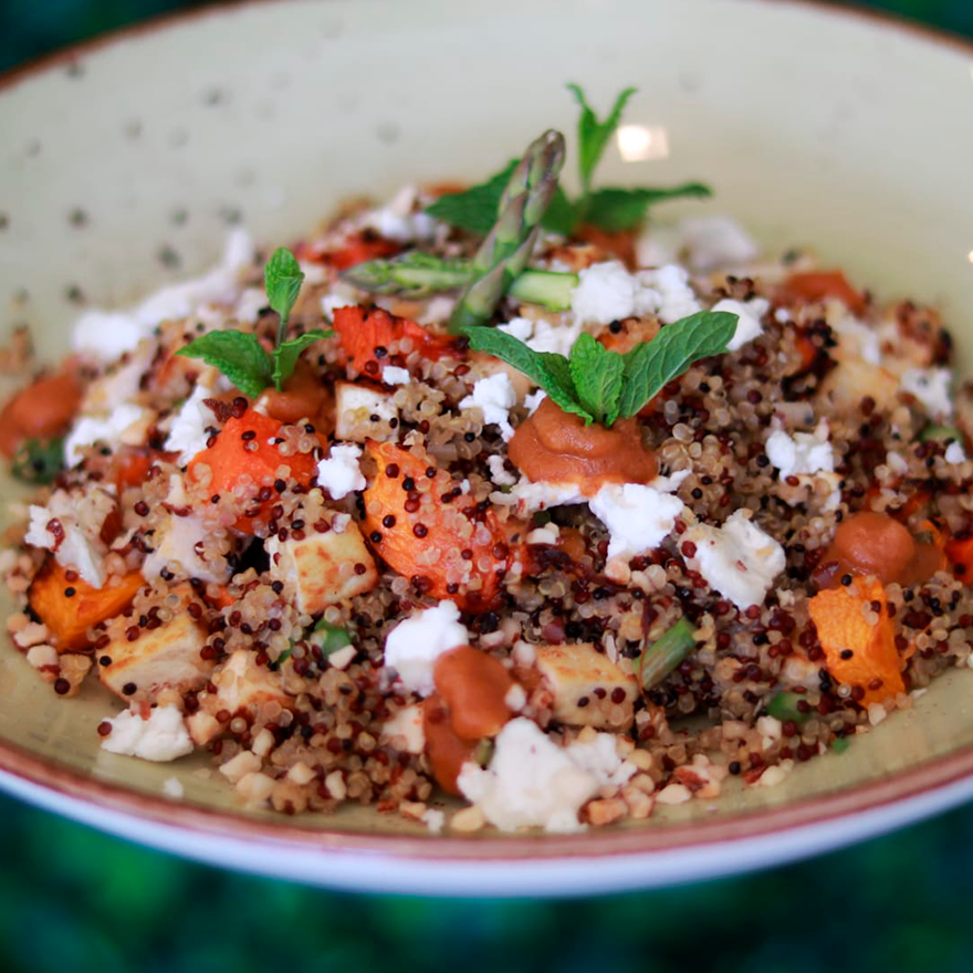 Salada de Abóbora, Tofu e Quinoa