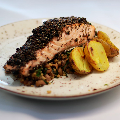 Tranche de Salmão com crosta de azeitona e chia